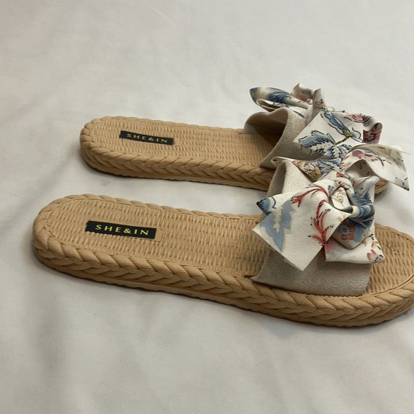 She & In slippers/sandals - Picture 10 of 12